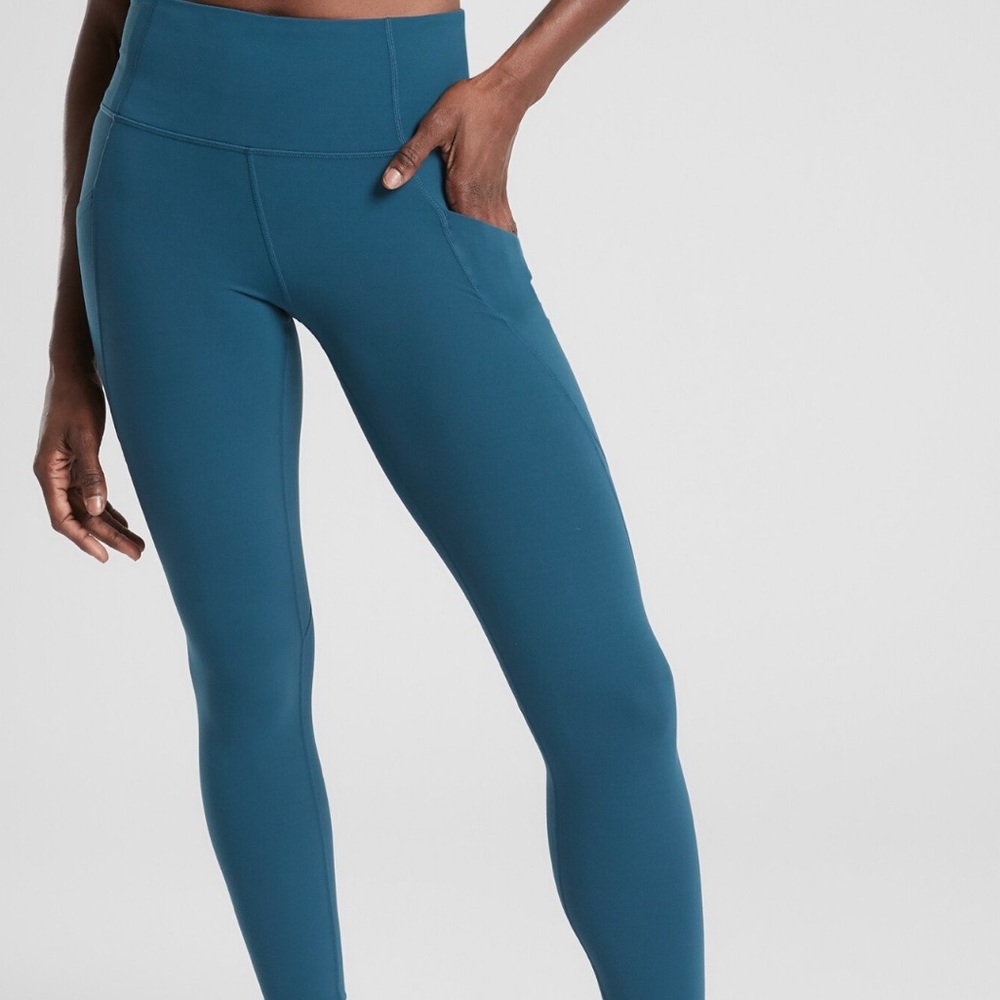 NWT Athleta Salutation Stash 7/8 Tights